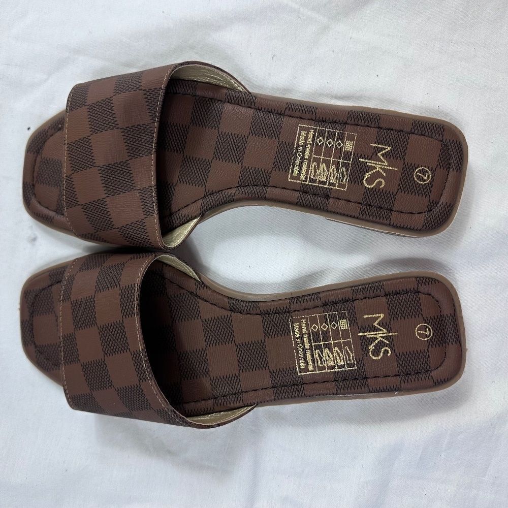 EUC MKS attitude check sandal